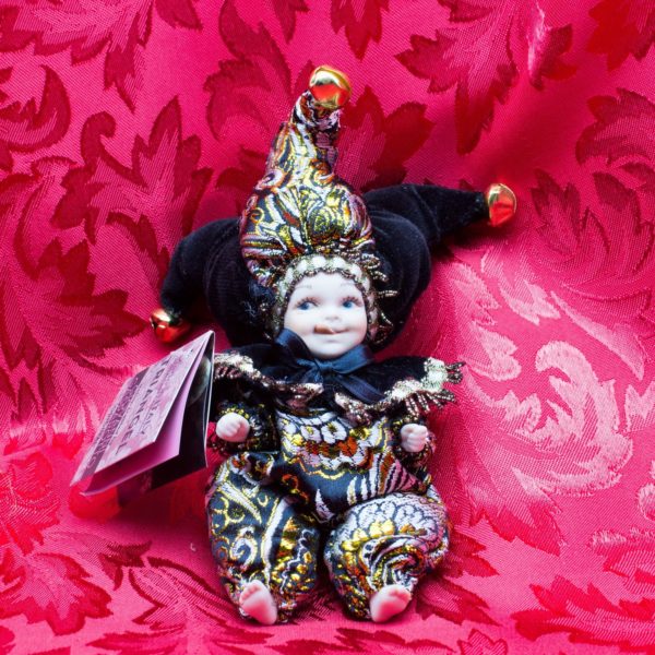 Triangel porcelain doll